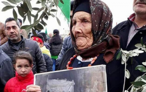 Afrin … Amshat militias burning the house of an elderly woman in Shiye town Afrin … Amshat militias burning the house of an elderly woman in Shiye town