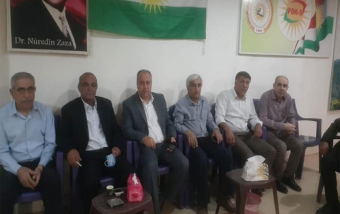 وفد من الحزب الديمقراطي الوطني الكوردي في سوريا يهنئ الإعلاميين المفرج عنهم