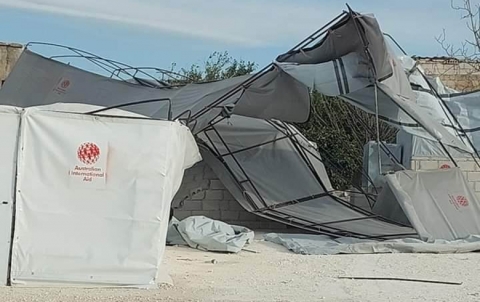 العاصفە تفاقم معاناة وآلالام متضرري الزلزال وتقتلع خيم الإيواء