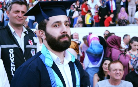 طالب من كوردستان سوريا  يحصد المركز الأول في كلية الهندسة المعلوماتية والكمبيوتر في تركيا 
