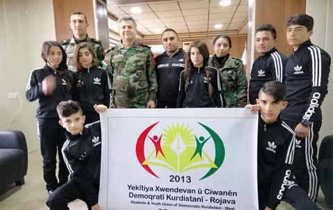 Şandek ji Tîma Taykwando - şaxê Hesekê seredana fermandariya Hêza Pêşmergeyê Roj kir Şandek ji Tîma Taykwando - şaxê Hesekê seredana fermandariya Hêza Pêşmergeyê Roj kir