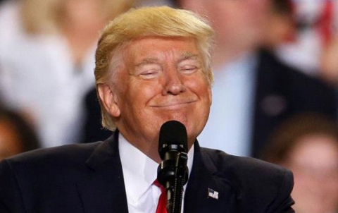 ترامب: ماكرون “غبي” وسنفرض ضريبة على النبيذ الفرنسي