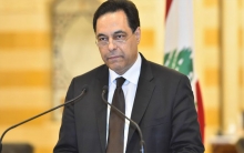 زلزال بيروت يطيح بالحكومة.. دياب يغادر وطيف الحريري يلاحقه