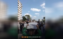 اللاذقية.. محتجون يطالبون بالكشف عن مصير الطفل 