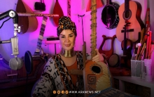 موسيقية كوردية تحيي آلة 