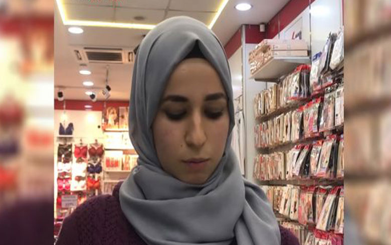 شابة سورية تبهر الأتراك بأمانتها وتصبح حديث وسائل الإعلام 