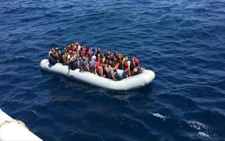 خفر السواحل التركیة تلقي القبض على 41 مهاجرا سوريا 