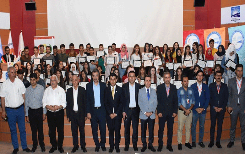 اتحاد الطلبة يكرّم الطلاب الأوائل على مستوى مدارس محافظة هولير