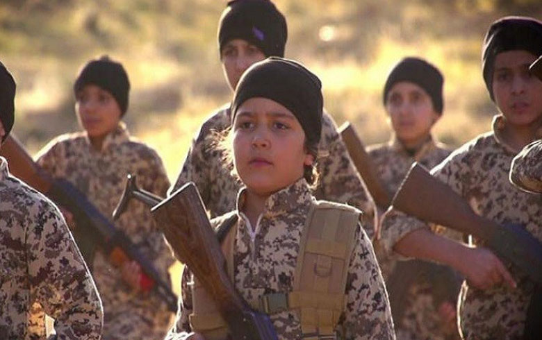 سودان 5 زاروكێن خوه‌ يێن كو ل جه‌م داعشێ بون وه‌رگرت